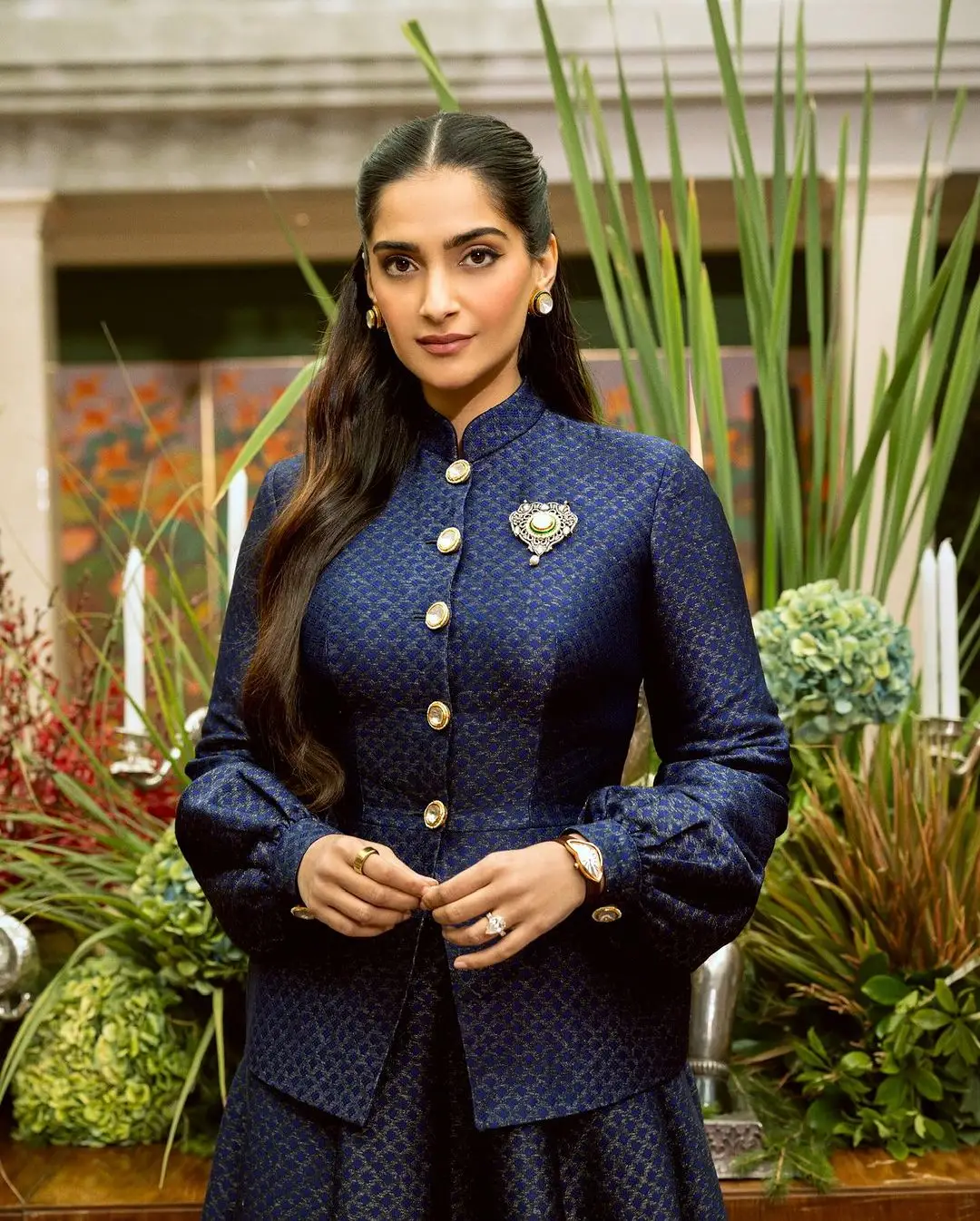 BOLLYWOOD ACTRESS SONAM KAPOOR PHOTOSHOOT IN BLUE COAT AND GOWN 1